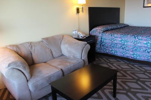 Tourway Inn - main image