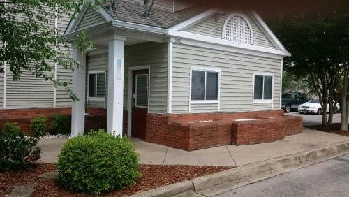 InTown Suites Extended Stay Birmingham AL - Huffman Road - image 3