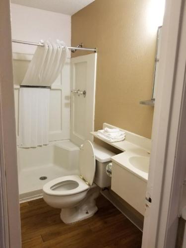 InTown Suites Extended Stay Birmingham AL - Oxmoor Road - image 2