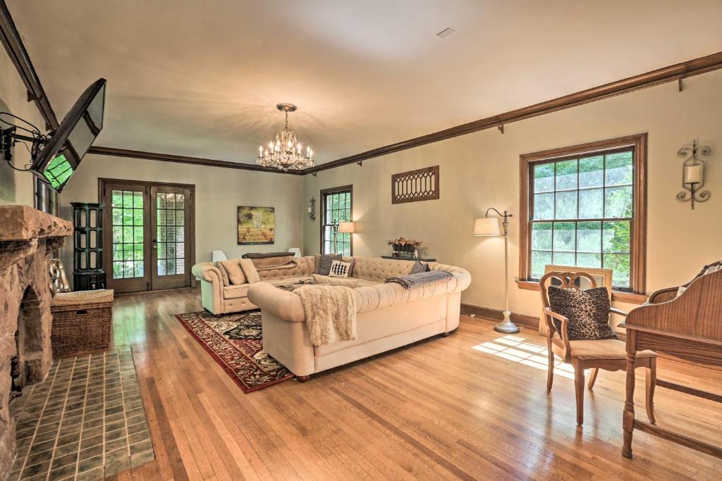 Birmingham Tudor-Style Chalet on Over 2 Acres - image 6