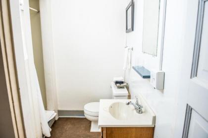 Jonquil Motel - image 8