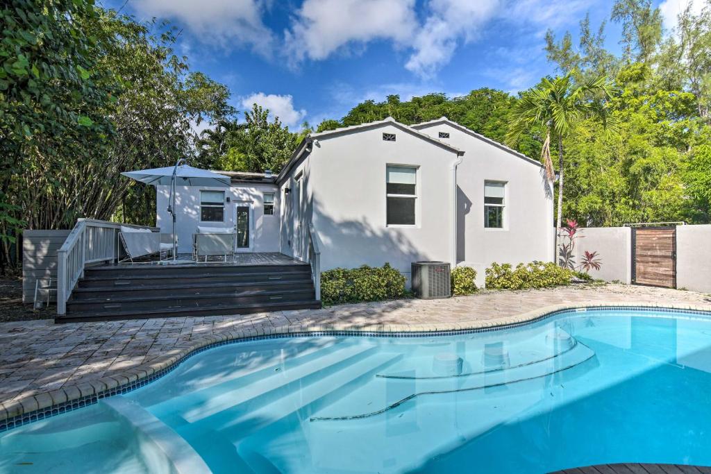 Modern Miami Villa with Pool Oasis about 5 Mi to Beach! - image 3