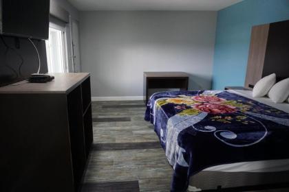 Thunderbird Motel - image 2