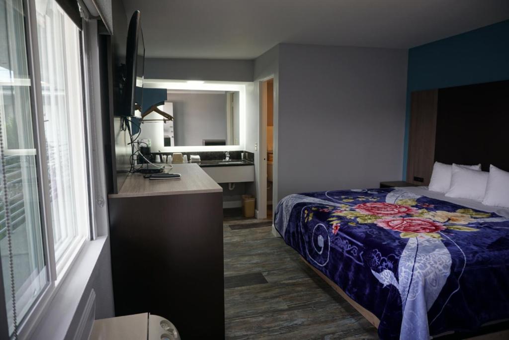Thunderbird Motel - image 3