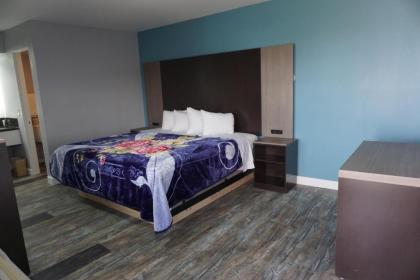 Thunderbird Motel - image 4