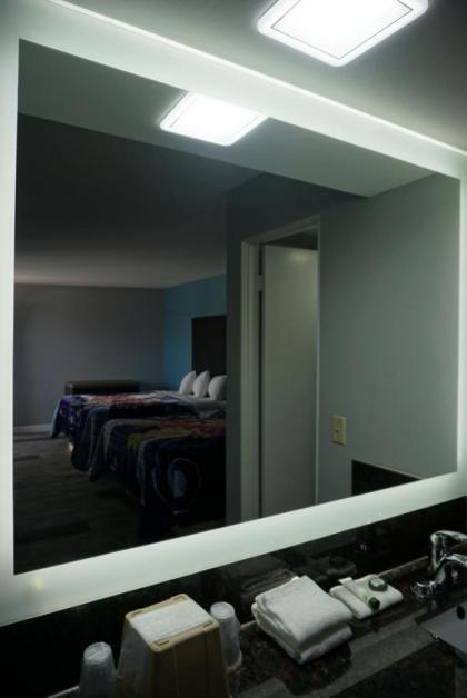 Thunderbird Motel - image 9