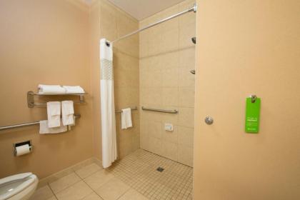 Hampton Inn Bismarck - image 11