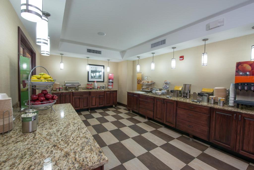 Hampton Inn Bismarck - image 6