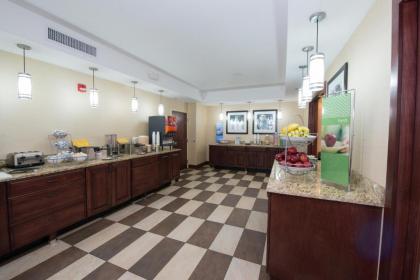 Hampton Inn Bismarck - image 7