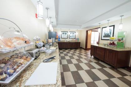 Hampton Inn Bismarck - image 8