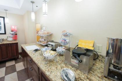 Hampton Inn Bismarck - image 9