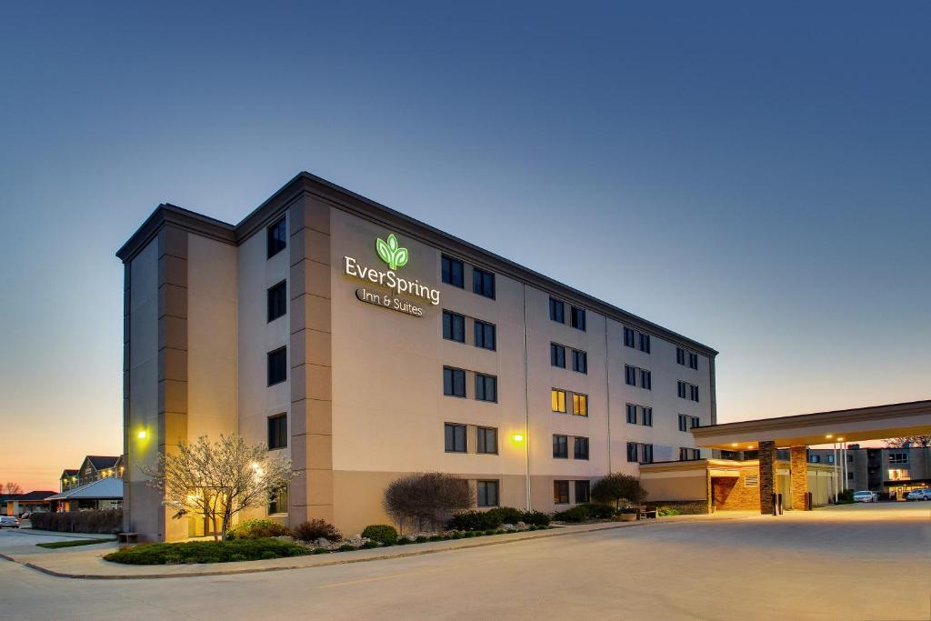 EverSpring Inn & Suites - main image