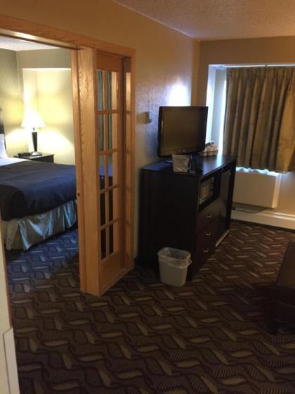 Days Inn by Wyndham Bismarck - image 11