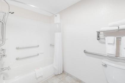 Days Inn by Wyndham Bismarck - image 2