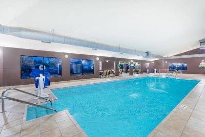 Days Inn by Wyndham Bismarck - image 8