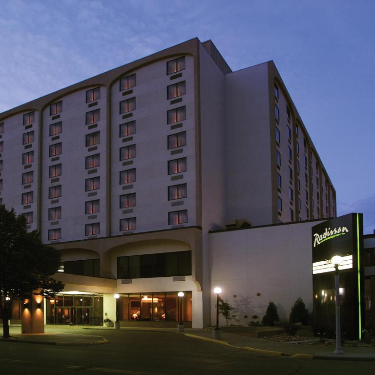 Radisson Hotel Bismarck - main image