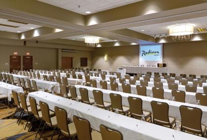 Radisson Hotel Bismarck - image 11