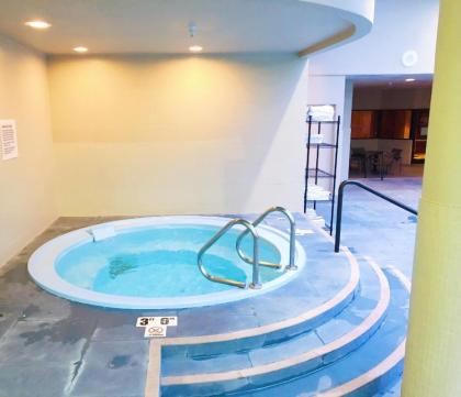 Radisson Hotel Bismarck - image 2