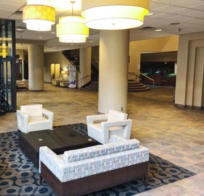 Radisson Hotel Bismarck - image 3