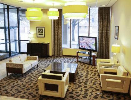 Radisson Hotel Bismarck - image 4