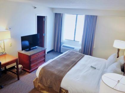 Radisson Hotel Bismarck - image 5