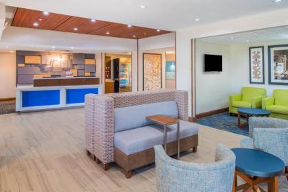 Holiday Inn Express Hotel & Suites Bismarck an IHG Hotel - image 12