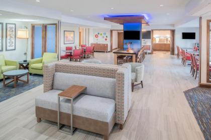 Holiday Inn Express Hotel & Suites Bismarck an IHG Hotel - image 13