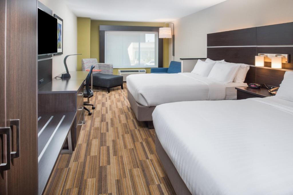 Holiday Inn Express Hotel & Suites Bismarck an IHG Hotel - image 5