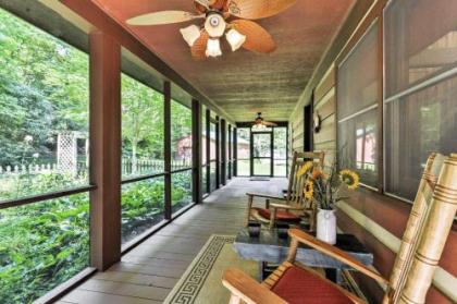 Black Mountain Cabin with Screend Porch and Scenic View - image 2