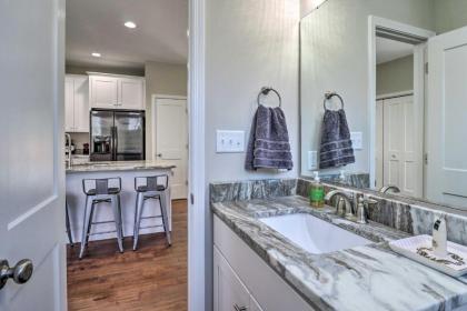 Modern Mountain Escape - Near Hiking Trails! - image 12