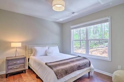Modern Mountain Escape - Near Hiking Trails! - image 14