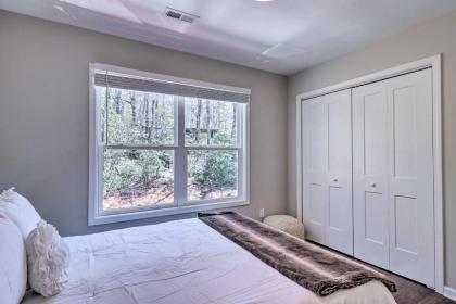 Modern Mountain Escape - Near Hiking Trails! - image 17
