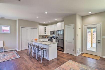 Modern Mountain Escape - Near Hiking Trails! - image 5