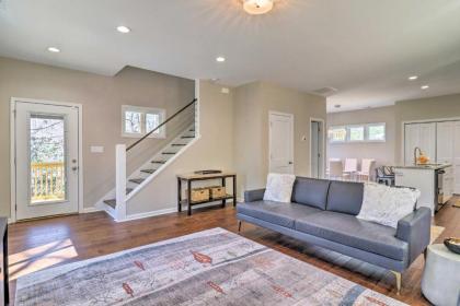 Modern Mountain Escape - Near Hiking Trails! - image 7