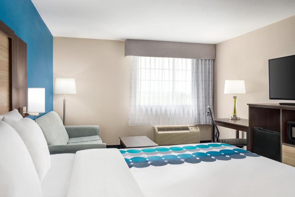 Baymont by Wyndham Blackwell I-35 - image 4
