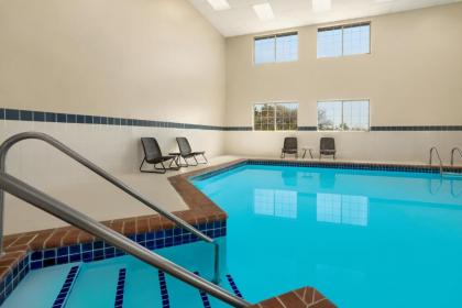 Baymont by Wyndham Blackwell I-35 - image 7
