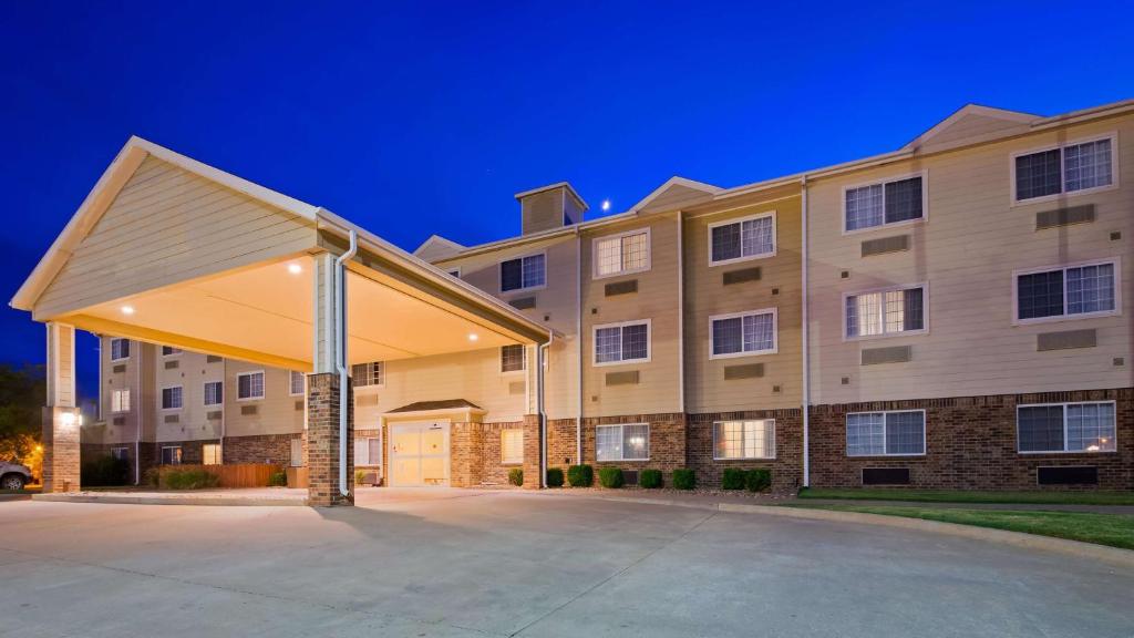 Best Western Blackwell Inn - main image