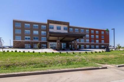 Holiday Inn Express & Suites Blackwell an IHG Hotel - image 5
