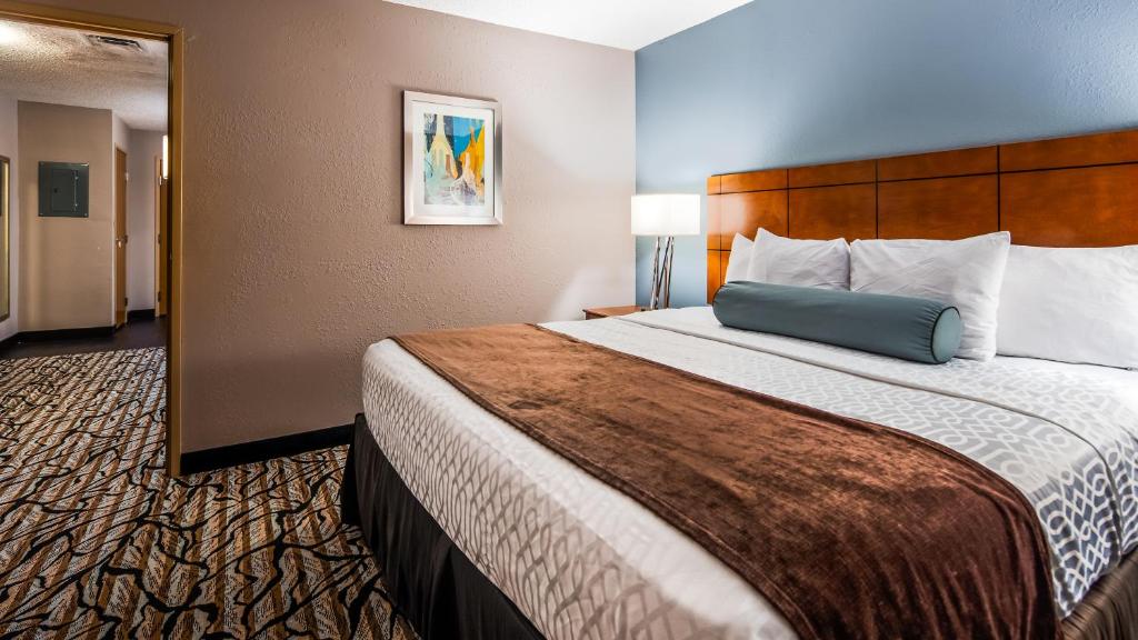 Best Western Plus Blaine at the National Sports Center - image 2