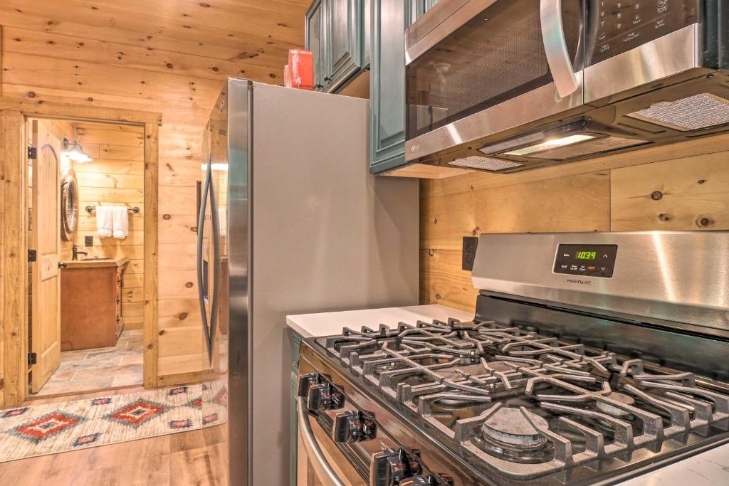 Peaceful Cabin on 3 Private Acres with Fire Pit! - image 7