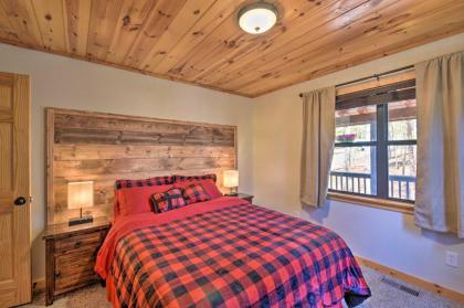 Spacious Cabin with Furnished Deck and Fire Pit! - image 10