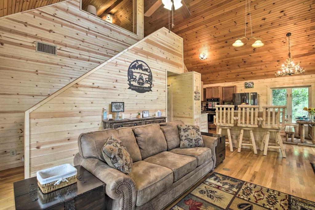 Supreme Getaway in Chattahoochee Natl Forest - image 5