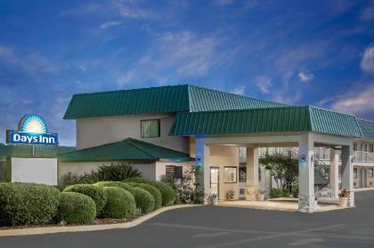 Days Inn by Wyndham Blakely - image 10