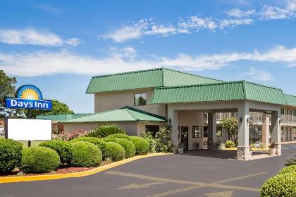 Days Inn by Wyndham Blakely - image 12