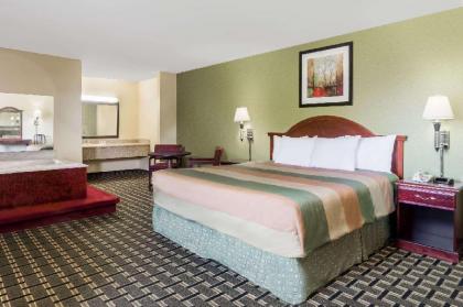 Days Inn by Wyndham Blakely - image 5