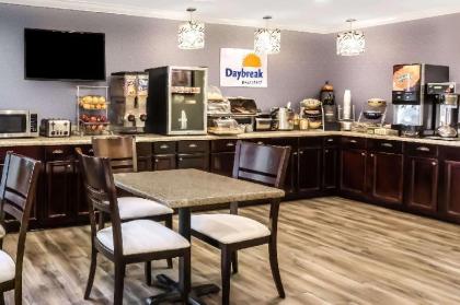 Days Inn by Wyndham Blakely - image 9