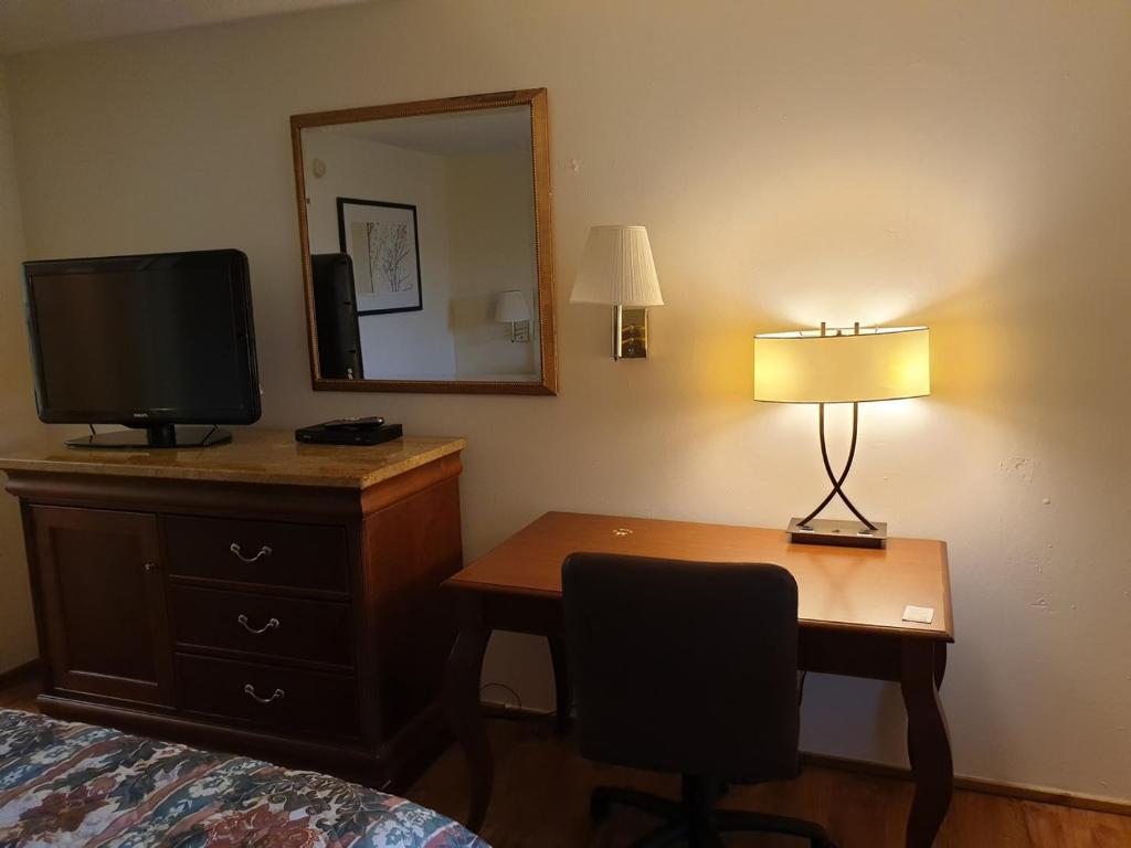 Executive Inn Yanceyville - image 2