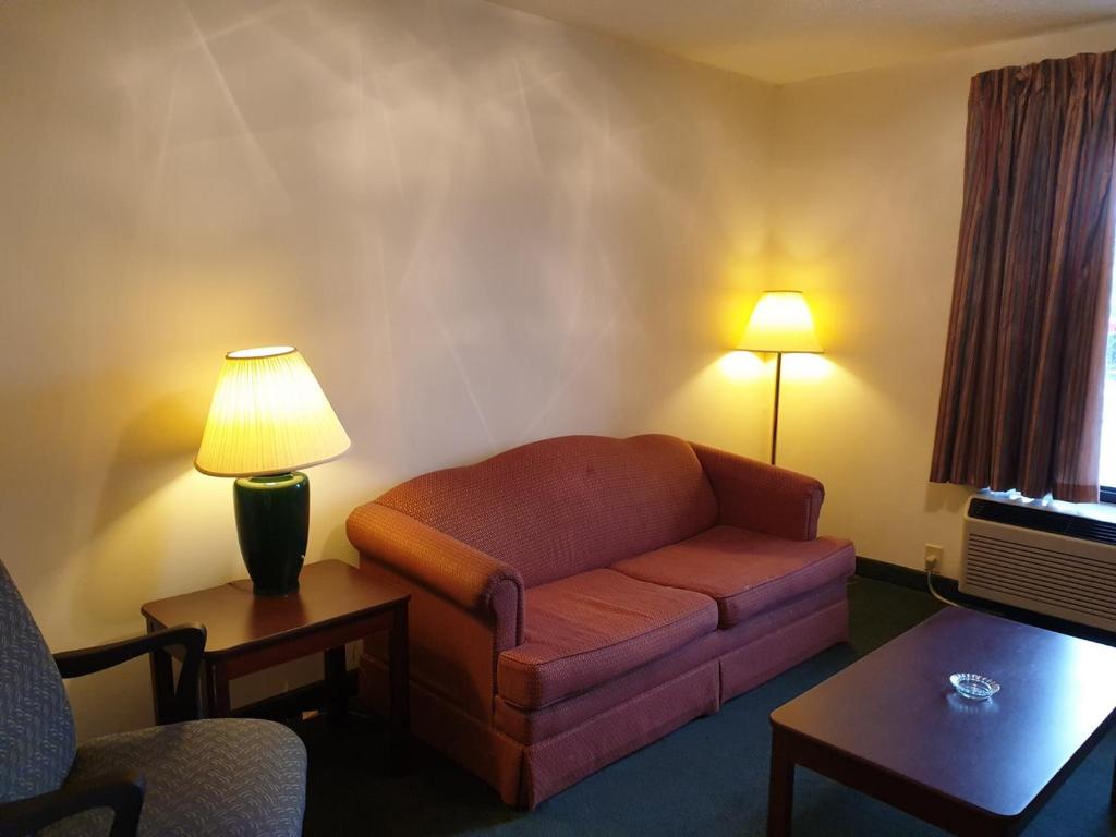 Executive Inn Yanceyville - image 3