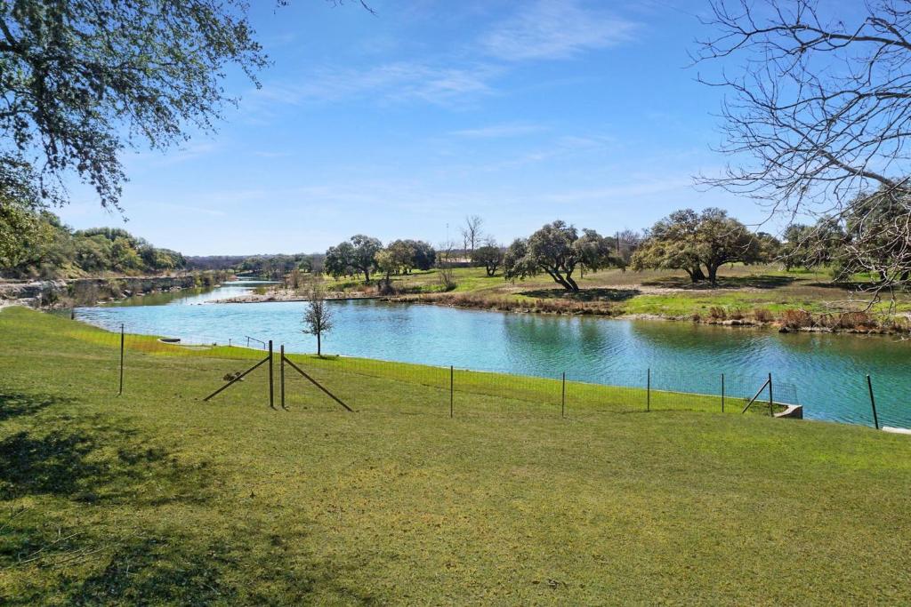 Two Dam Guest Cottages- River Studio - main image