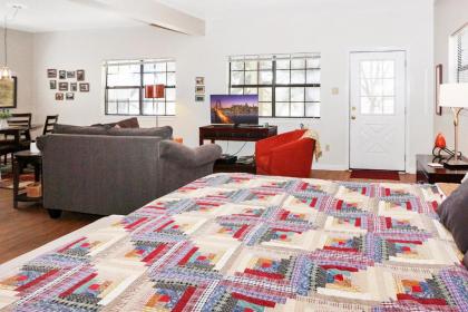 Two Dam Guest Cottages- River Studio - image 11